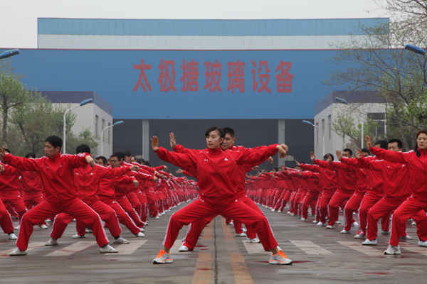 中國太極搪玻璃設(shè)備全體員工向您拜年！